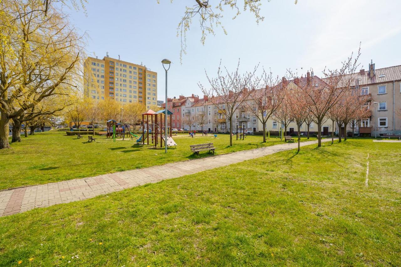 Klimatyczny Apartament Przy Bulwarze Optima Kołobrzeg Exterior foto